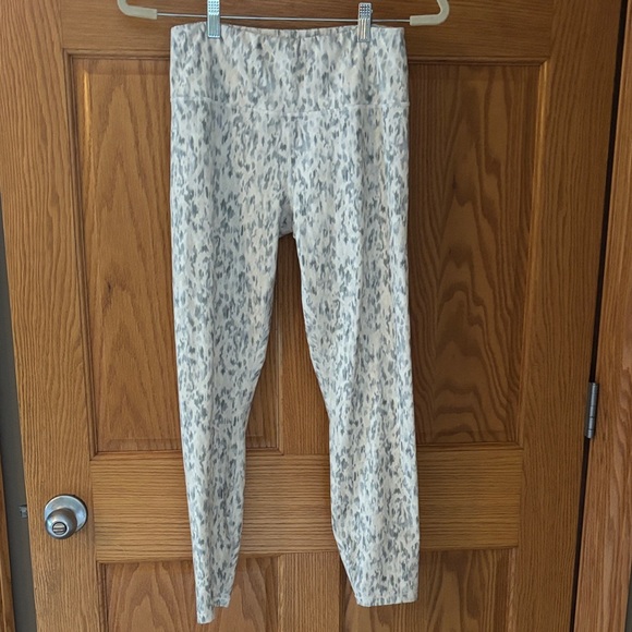 Varley Pants - Varley White and Gray Patterned Leggings